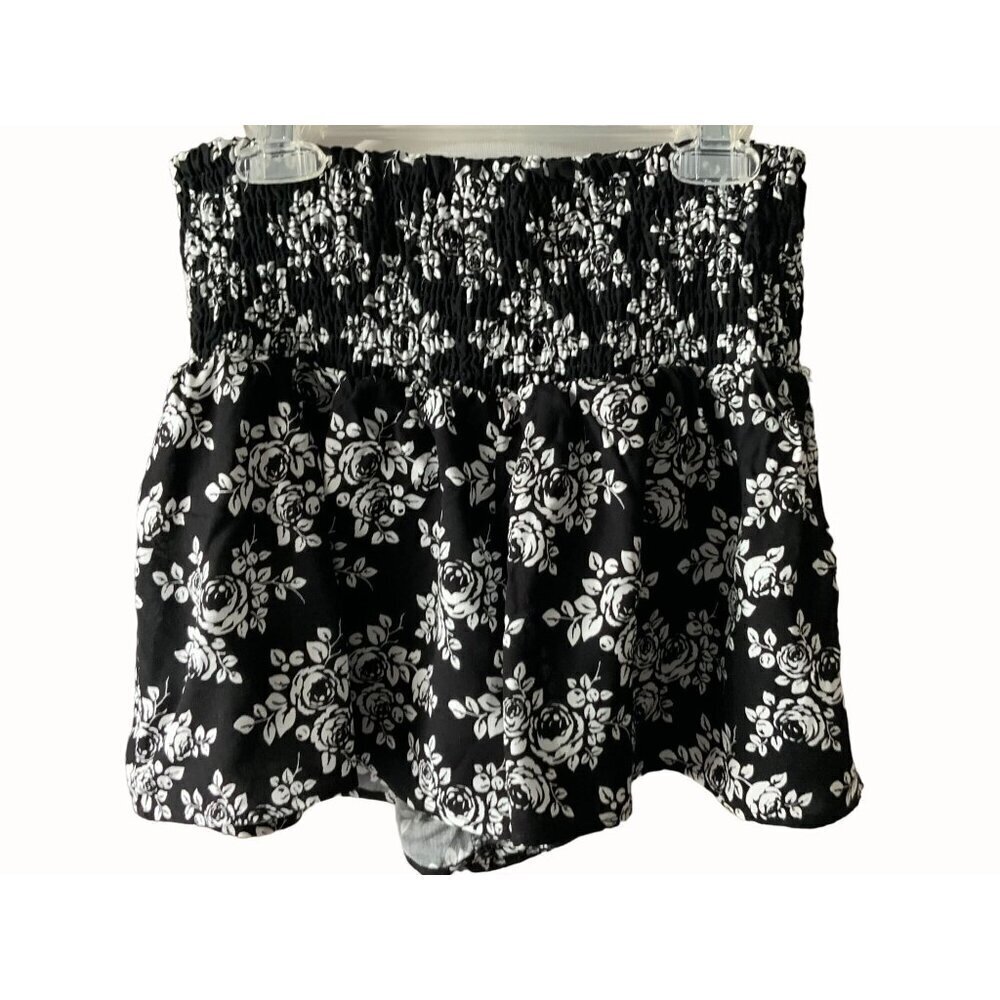 Soho lady floral black white shorts thick elastic waistband shorts size small